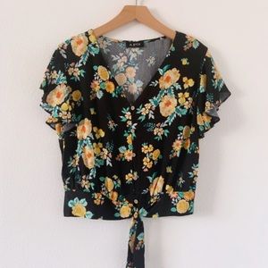 🦋 3/$15 Black + Yellow Floral button down crop top